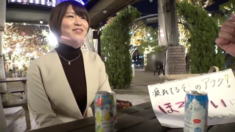 落ち着いた雰囲気から一変！デカ乳輪の素人娘が喉奥ディープスロートでご奉仕