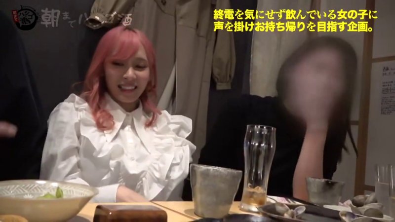 派手色ピンク髪のウブギャル、経験人数1人のほぼ処女が巨竿で開発され豪快なハメ潮を噴出！