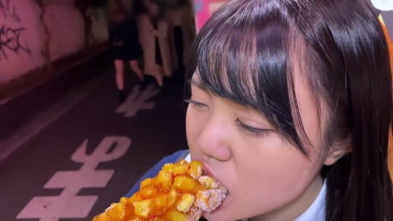 制服着衣のままラブホで…アイドル級美少女がメタボおじさんに奥深くまで突かれてイキまくり