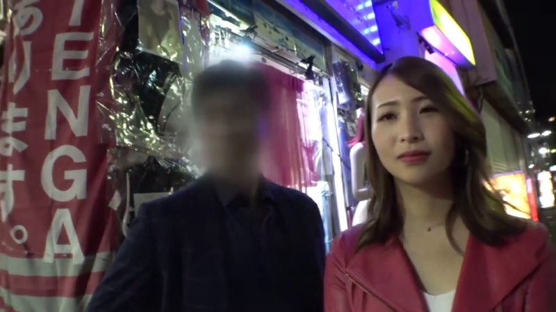 寝取られ震天動地！アダルトショップで彼女が他人棒に堕ちる瞬間を目の当たりにする彼